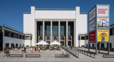 Haltestelle Arnholdbad / Hygiene-Museum