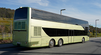 Grüner Doppeldecker der Stadtrundfahrt Dresden GmbH